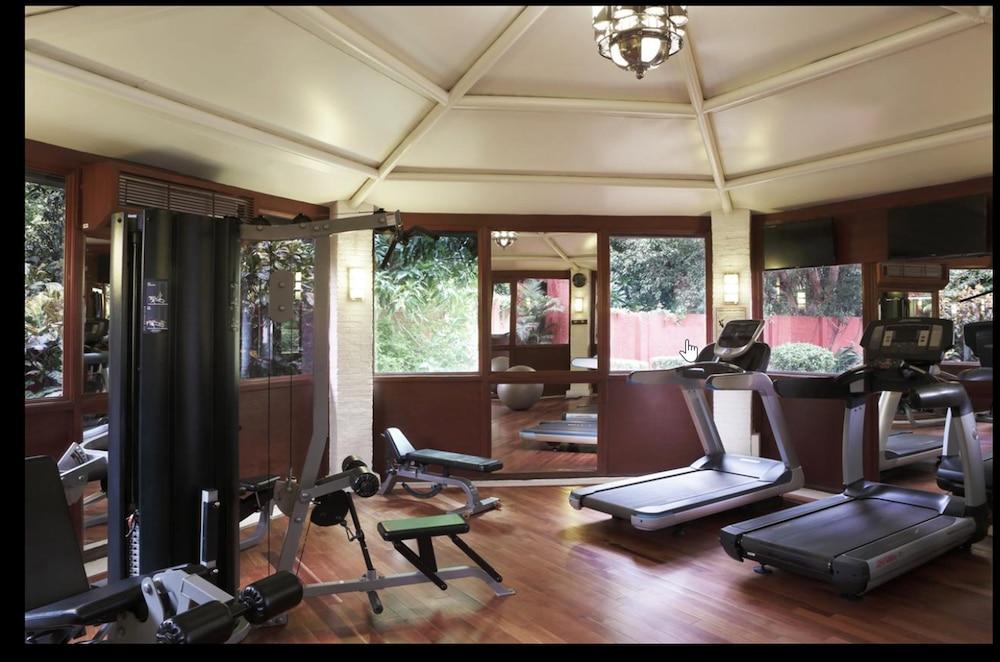 타지 갠지스, 바라나시 외부 사진 The gym at the Taj Bengal