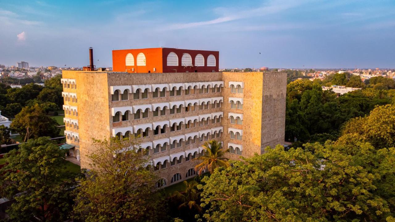 타지 갠지스, 바라나시 외부 사진 The main building of the university