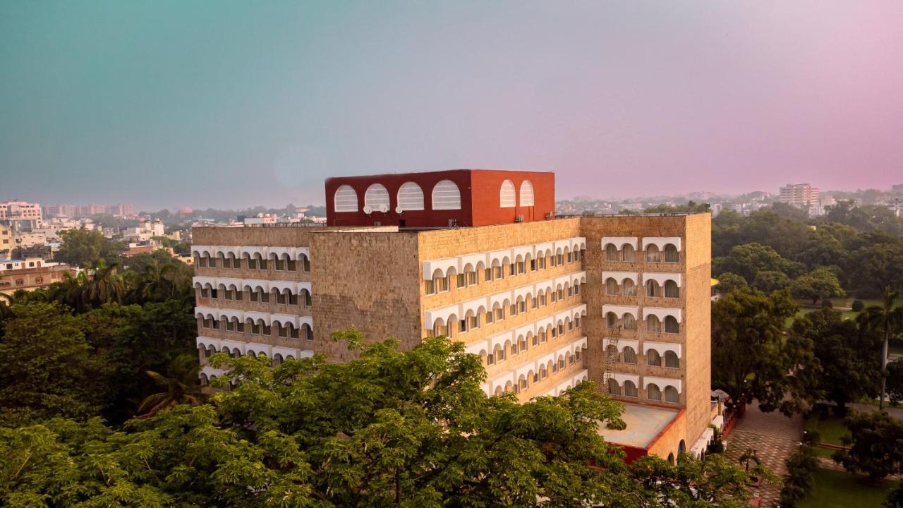 타지 갠지스, 바라나시 외부 사진 The main building of the university