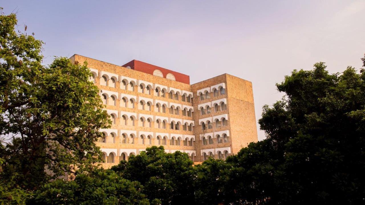 타지 갠지스, 바라나시 외부 사진 The main building of the university
