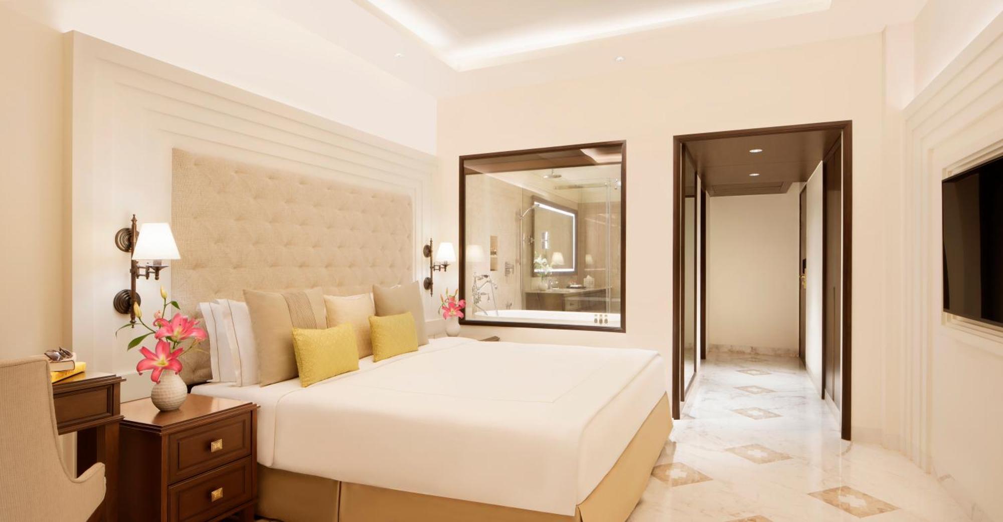 타지 갠지스, 바라나시 외부 사진 A bedroom at the Taj Mahal Palace