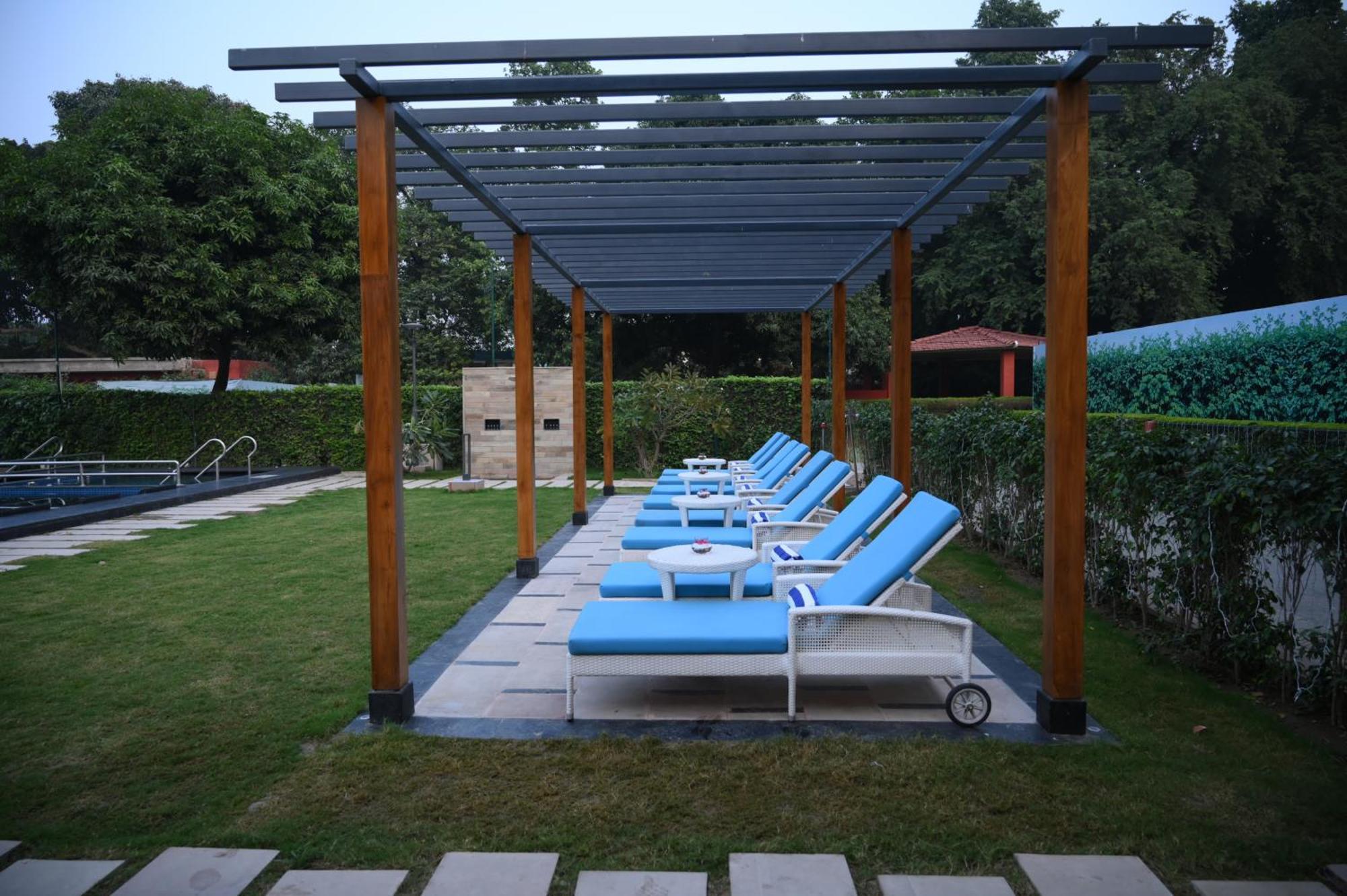타지 갠지스, 바라나시 외부 사진 The pool at the Taj Bengal