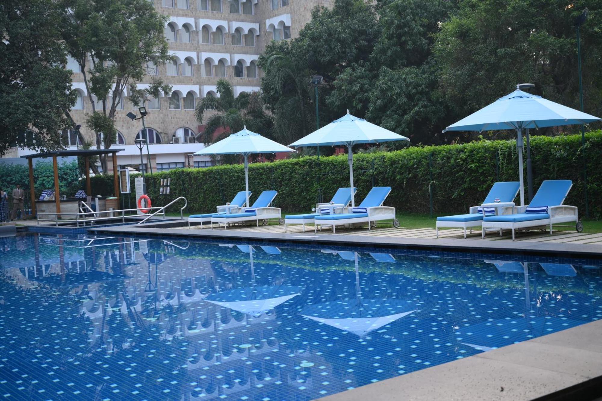 타지 갠지스, 바라나시 외부 사진 Pool at the Taj Bengal