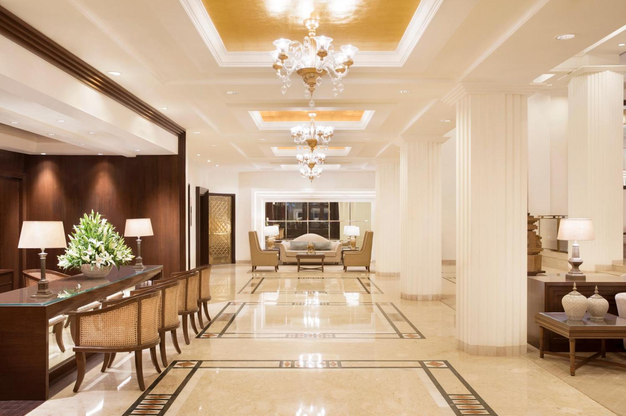 타지 갠지스, 바라나시 외부 사진 The lobby of the Taj Mahal Palace