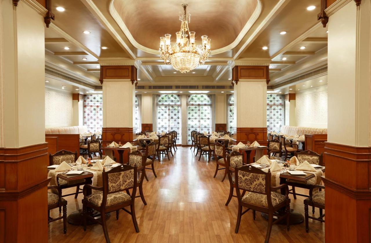 타지 갠지스, 바라나시 외부 사진 The interior of the restaurant